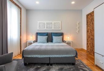 Porto Je T aime - Sweet Rooms allows 18 year olds to book a room