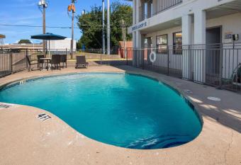 Motel 6 Irving, Tx Loop 12 has Smoking rooms