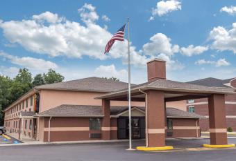 Super 8 by Wyndham Carrollton allows 18 year olds to book a room