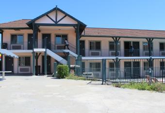 Best Whittier Inn allows 18 year olds to book a room