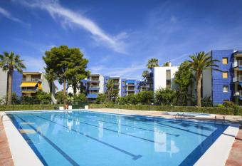Reus Mediterrani Planet Costa Dorada allows 18 year olds to book a room