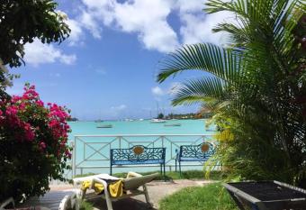 2 bedrooms appartement at Grand Baie 350 m away from the beach with sea view enclosed garden and wifi has Balcony rooms