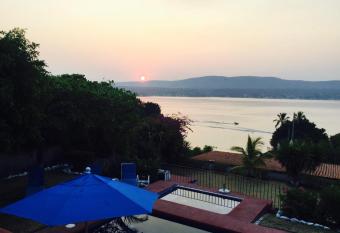 La Casa de los Globos has Balcony rooms