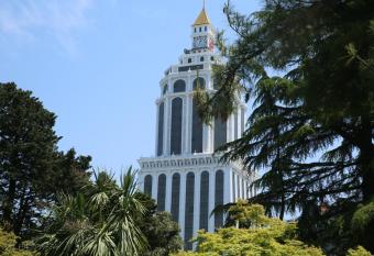 Apartment Lotos Batumi 72 has rooms with a private hot tub