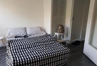 STUDIO en face de la for  t de FONTAINEBLEAU allows 18 year olds to book a room