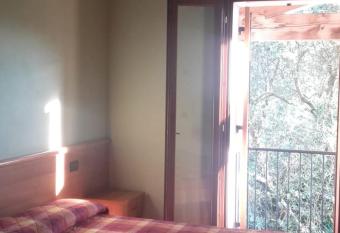 agriturismo AI COLORI allows 18 year olds to book a room