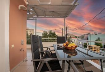 Villa Linda allows 18 year olds to book a room