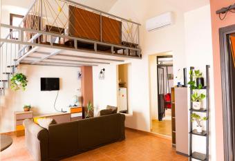 Al Vicolo Stretto has Balcony rooms