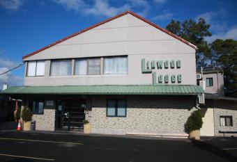 Linwood Lodge Motel allows 18 year olds to book a room