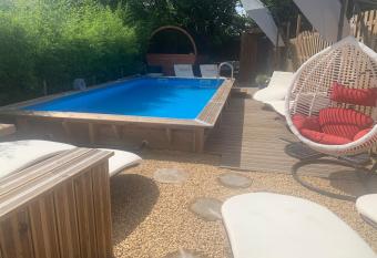 Pause Thermale has rooms with a private hot tub