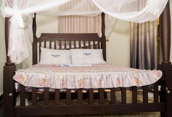 Hoima Breeze Motel has Balcony rooms