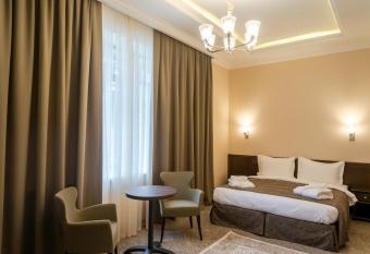 Royal Plus Hotel allows 18 year olds to book a room