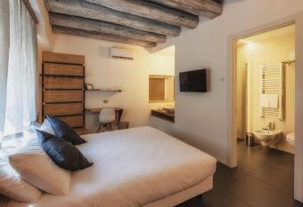 Le Palme Rooms & Breakfast allows 18 year olds to book a room