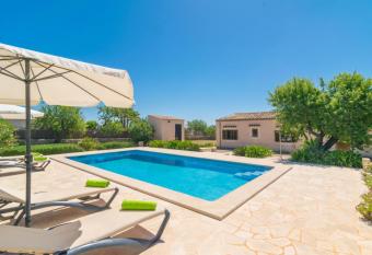 S Estret has Balcony rooms