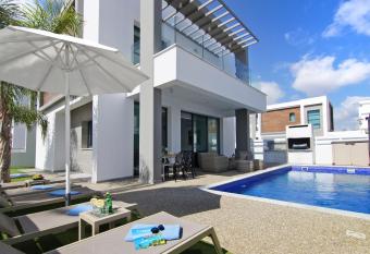 Villa Mey has Balcony rooms