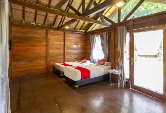 OYO 883 Pavo Resort has Balcony rooms