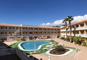 One bedroom apartement with shared pool furnished terrace and wifi at Costa del Silencio 1 km away from the beach has Balcony rooms