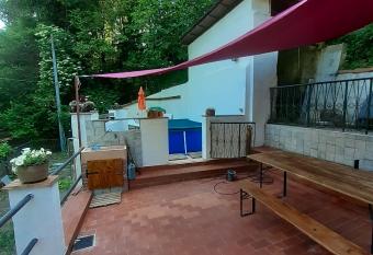 l oasi tranquilla allows 18 year olds to book a room