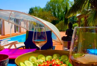 Lilly bulles en Champagne piscine et jardin priv  e has Balcony rooms