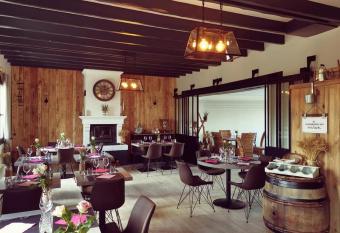 Auberge Saint-Jean has Balcony rooms