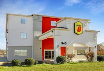 Super 8 by Wyndham Harker Heights Killeen/Fort Cavazos allows 18 year olds to book a room
