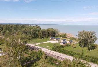 Napsug  r Club   s Panzi   allows 18 year olds to book a room