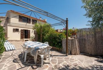 Casa Vacanza Anna has Balcony rooms