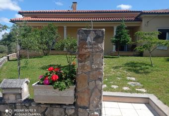 Casa da Floresta has Balcony rooms