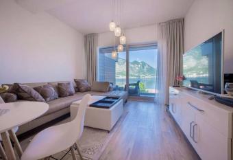 LaNi Lux View Apartment with Pool has Balcony rooms