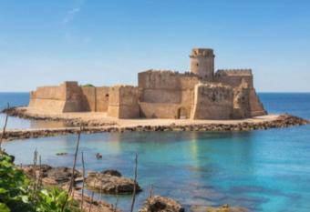 White beach Le Castella has Balcony rooms