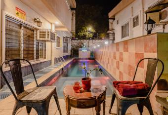 Par-X Mist View 10A 4BHK Villa & Private Pool allows 18 year olds to book a room