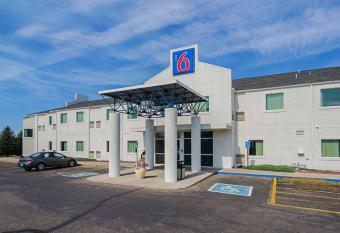 Motel 6 Wheatland. Wy allows 18 year olds to book a room