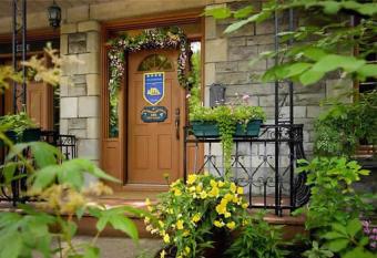 Accueil Chez Francois has Balcony rooms