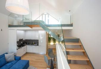 Seaside With a View - 200m away from the beach! allows 18 year olds to book a room