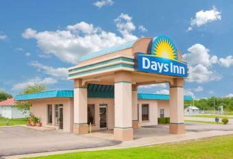 Days Inn by Wyndham Okemah has Smoking rooms