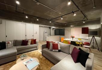 bHOTEL M s lea - 2BR Modern Apartment next to Peace Park 10 Ppl allows 18 year olds to book a room