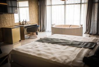 International Palace has rooms with a private hot tub