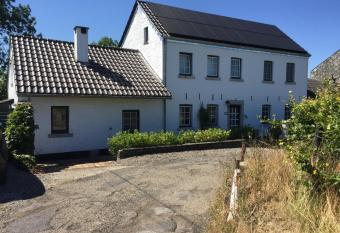 Aux pieds des vaches has Balcony rooms