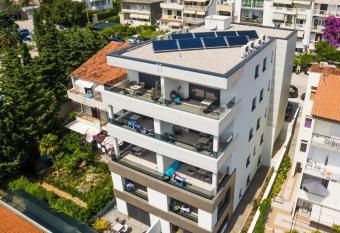 Apartmani Vila Jelena allows 18 year olds to book a room