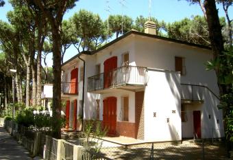 Casavacanza Villa Mare ! 100 metri dalla spiaggia! allows 18 year olds to book a room