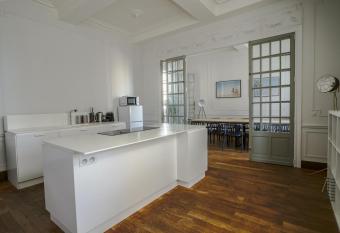 NOCNOC - Les Trois Gr  ces allows 18 year olds to book a room