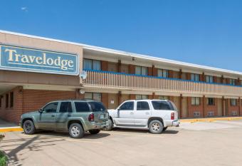 Travelodge by Wyndham Great Bend has Smoking rooms