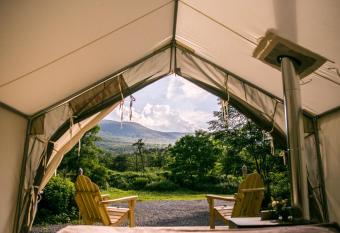 Tentrr - Abandoned Zoo Mountain View Maze has Balcony rooms
