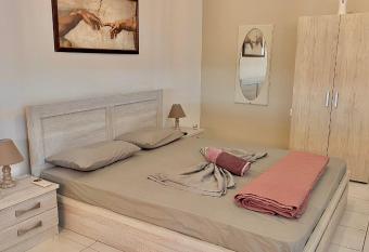 Seaview Apartments has Balcony rooms