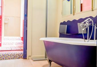 Lux Apartment Castello has rooms with a private hot tub