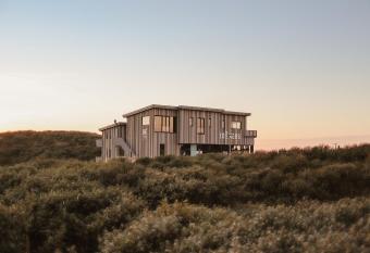 Strandhotel Zoomers has Balcony rooms