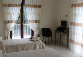 Domus In Fonte has Balcony rooms