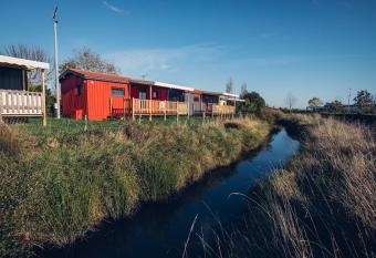Camping du Lac de Saujon allows 18 year olds to book a room