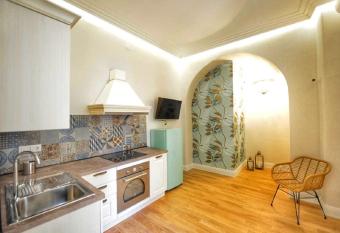 Domus D Angelo B&B has Balcony rooms