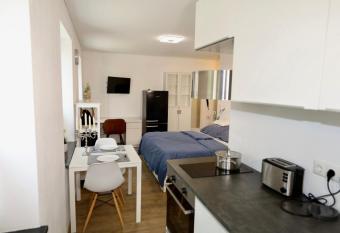 Frundsberg-Apartment allows 18 year olds to book a room